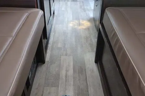 Luxury Class B National Regency Traveller TVL