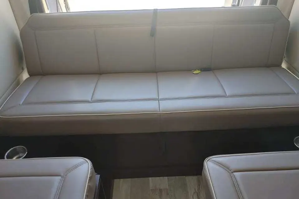Luxury Class B National Regency Traveller TVL