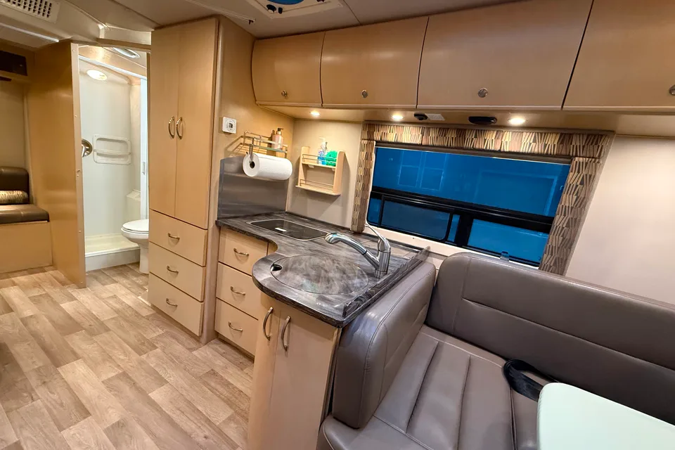 Luxury Class B+ Leisure Travel Serenity – Your Adventure in Comfort & Style!
