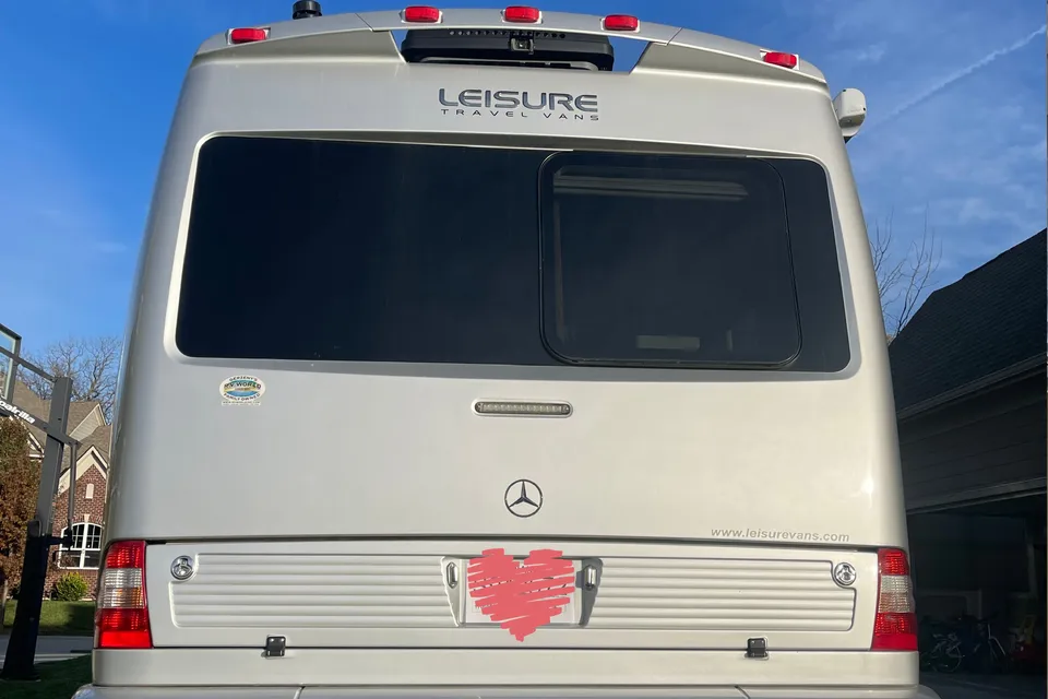 Luxury Class B+ Leisure Travel Serenity – Your Adventure in Comfort & Style!