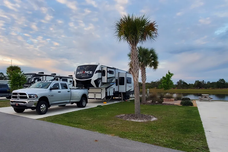 Edward's Alliance RV 40v13 valor Toy Hauler