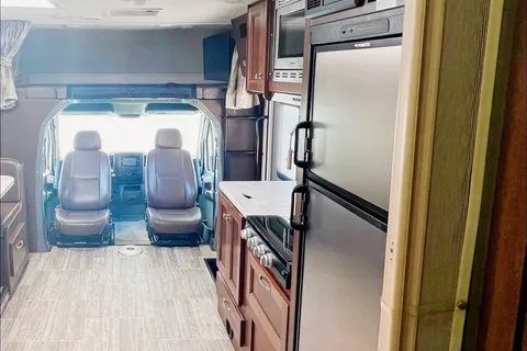 Yellowstone Cruiser 