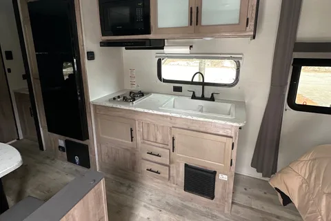 Mitchell’s Grand River 25BH Travel Trailer