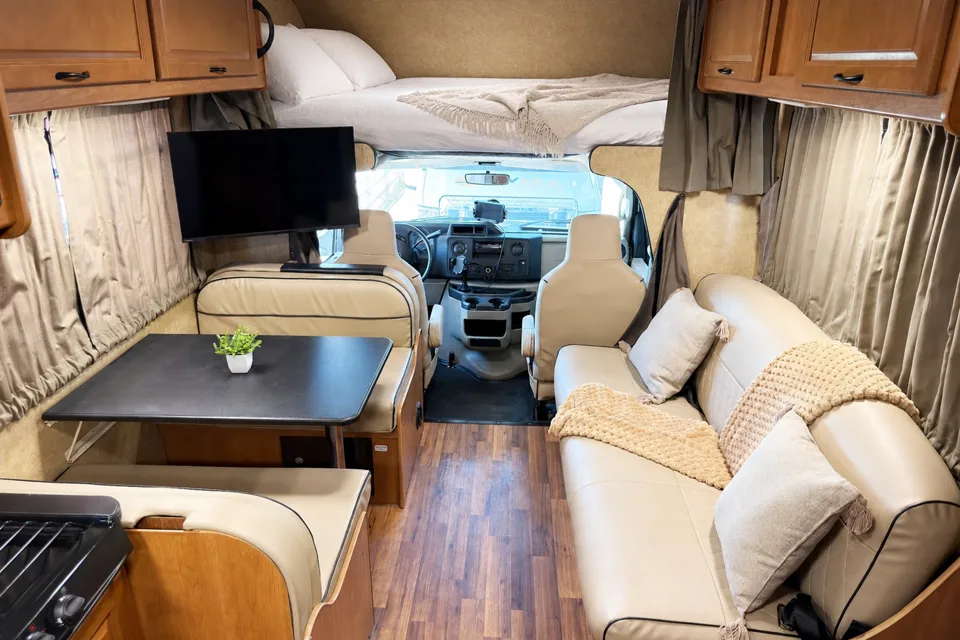 (#1) Las Vegas RV Rental – Class C Motorhome Sleeps 8, Burning Man