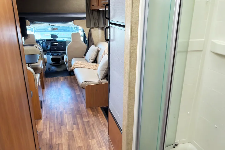 (#1) Las Vegas RV Rental – Class C Motorhome Sleeps 8, Burning Man