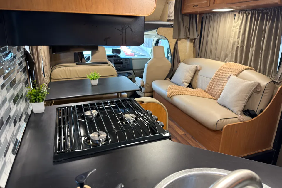 (#1) Las Vegas RV Rental – Class C Motorhome Sleeps 8, Burning Man