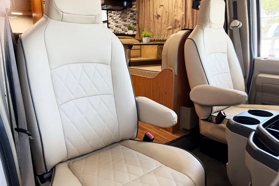(#1) Las Vegas RV Rental – Class C Motorhome Sleeps 8, Burning Man