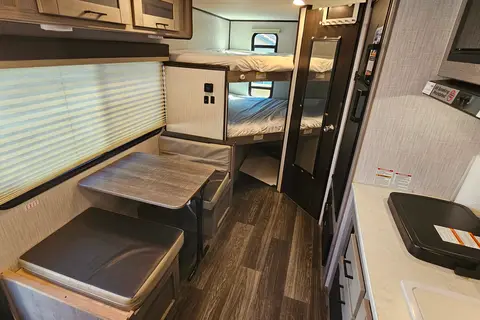 22ft Light Weight Travel Trailer