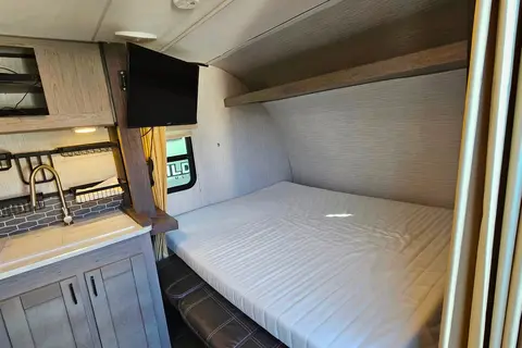 22ft Light Weight Travel Trailer