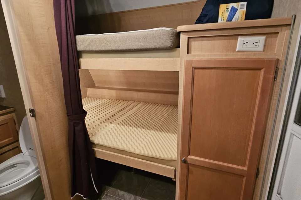 23ft Travel Trailer sleeps8