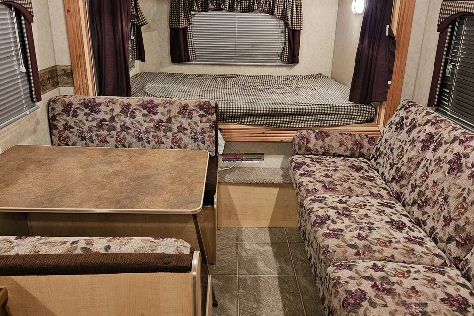 23ft Travel Trailer sleeps8