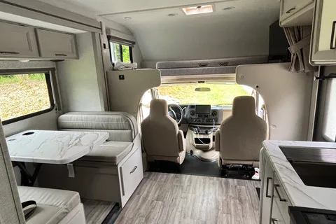 Viola's Thor Motor Coach Four Winds 25V Class C