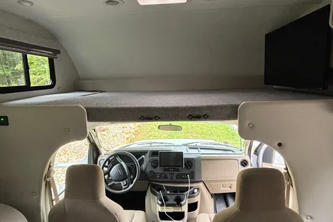 Viola's Thor Motor Coach Four Winds 25V Class C