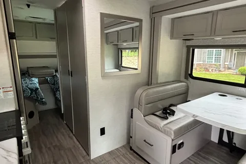 Viola's Thor Motor Coach Four Winds 25V Class C