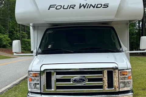 Viola's Thor Motor Coach Four Winds 25V Class C