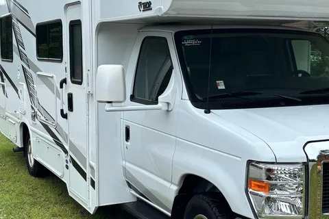Viola's Thor Motor Coach Four Winds 25V Class C