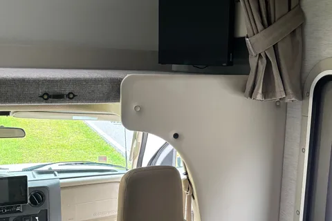 Viola's Thor Motor Coach Four Winds 25V Class C