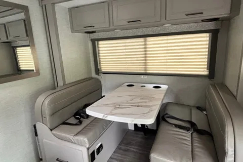 Viola's Thor Motor Coach Four Winds 25V Class C