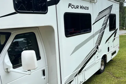 Viola's Thor Motor Coach Four Winds 25V Class C