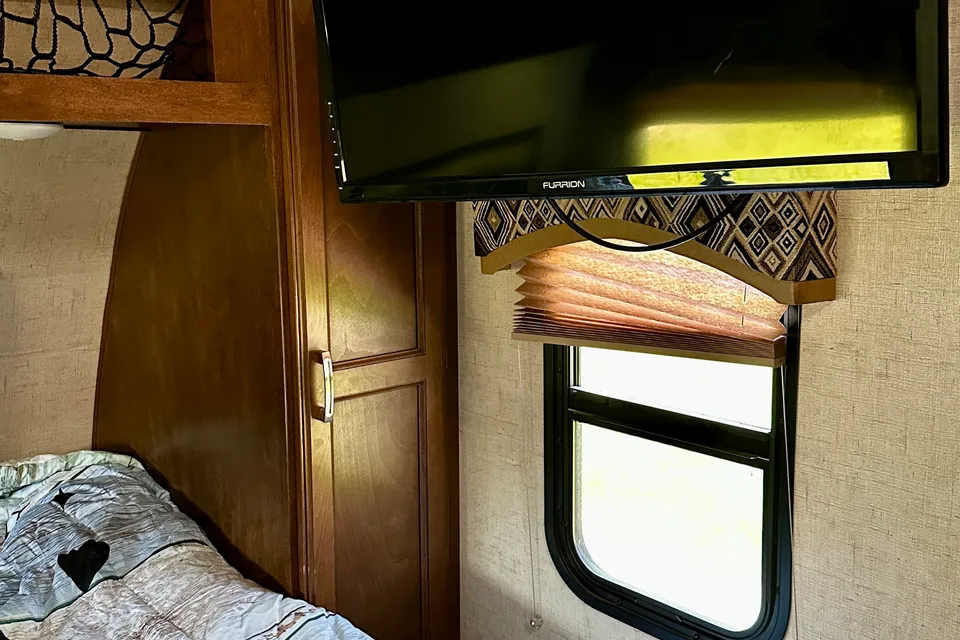 Affordable Getaway Sonic Ultra Lite SL168VRB Travel Trailer