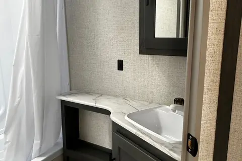 Family Friendly with a Master Bathroom 34'Trailer