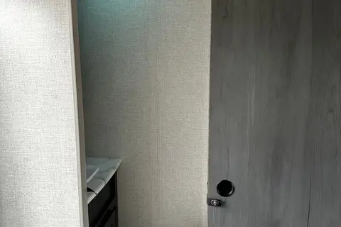Family Friendly with a Master Bathroom 34'Trailer
