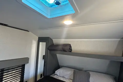 Family Friendly with a Master Bathroom 34'Trailer