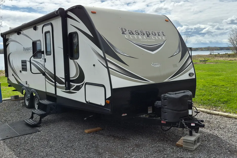 Keystone passport ultra lite grand touring (chambre fermée)
