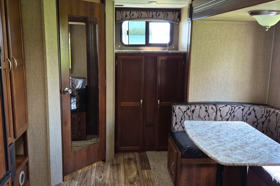 Keystone passport ultra lite grand touring (chambre fermée)