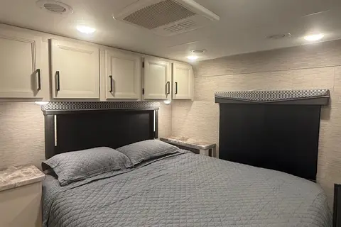 Thor Motor Coach chateau