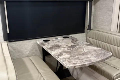 Thor Motor Coach chateau
