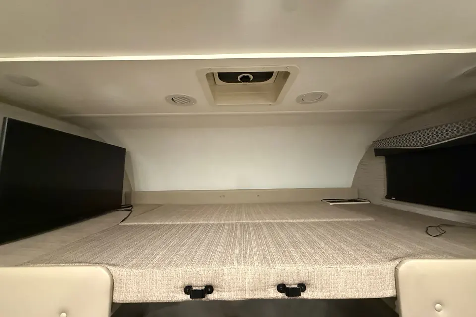 Thor Motor Coach chateau