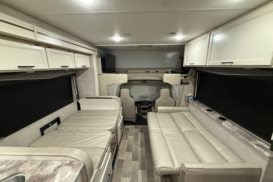 Thor Motor Coach chateau