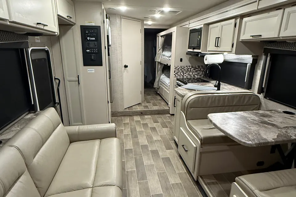 Thor Motor Coach chateau