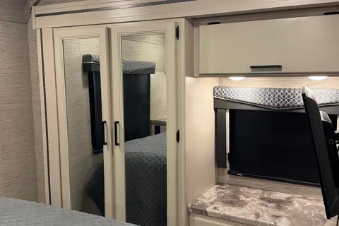 Thor Motor Coach chateau