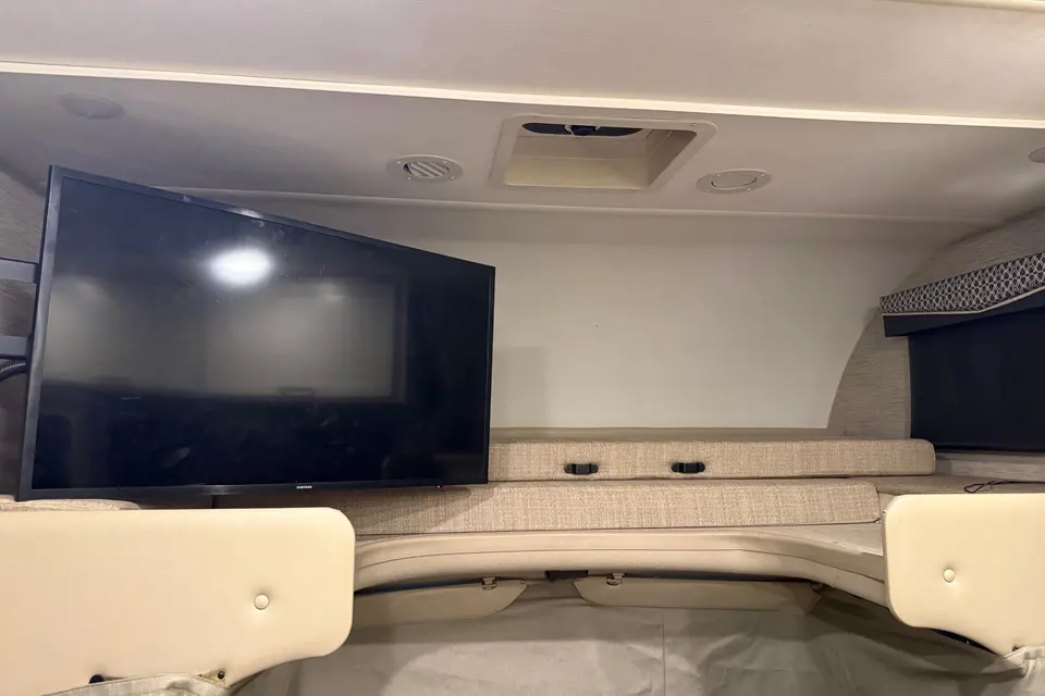Thor Motor Coach chateau