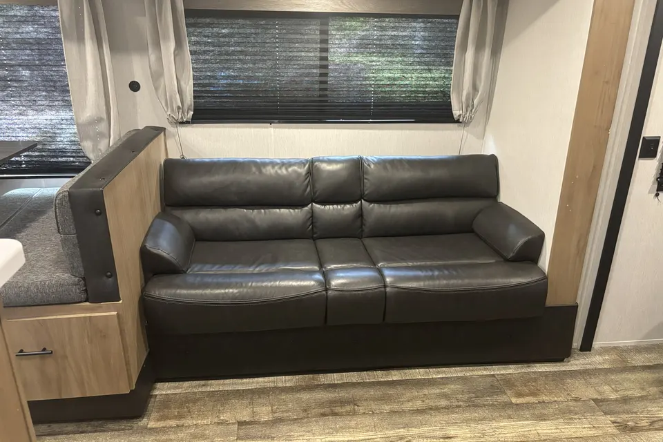 Millan - Sleeps 6 - King Bedroom - Delivery Available (LWFL2285)