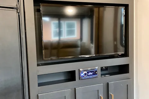 LUXURY 2 BEDROOM*LARGE BATH* 