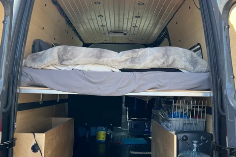 Vanessa's Mercedes-Benz Sprinter Campervan