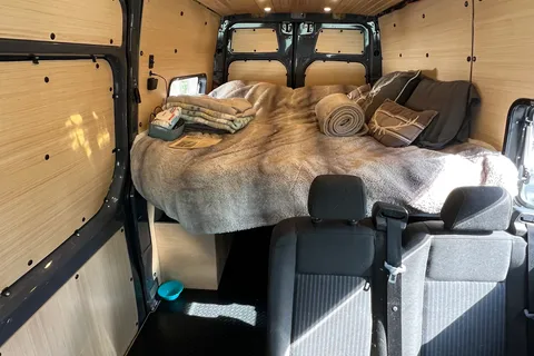Vanessa's Mercedes-Benz Sprinter Campervan
