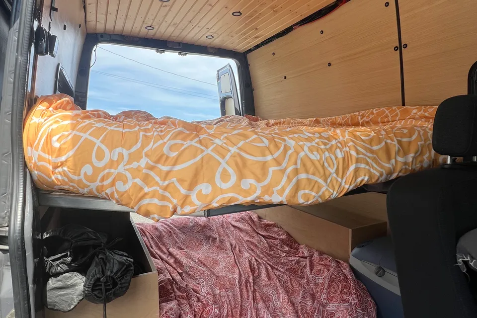 Vanessa's Mercedes-Benz Sprinter Campervan