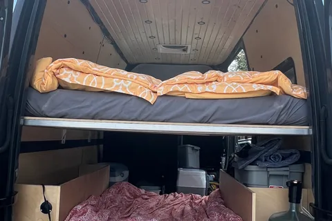 Vanessa's Mercedes-Benz Sprinter Campervan