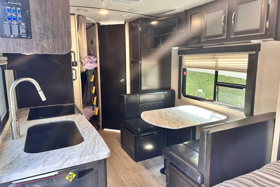 Chris's Northern Spirit 23' Bunkhouse