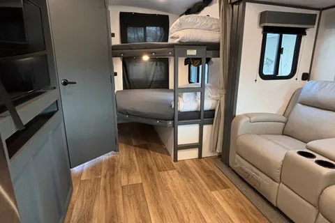 Keystone Bullet with Lounge Chairs
