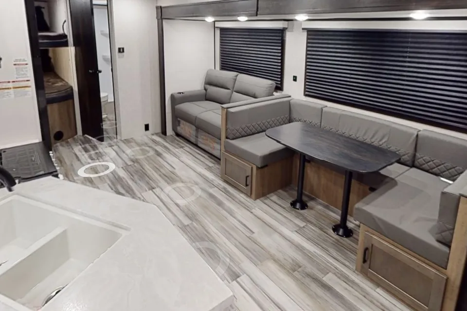 Road tripping, modern family bunkhouse!