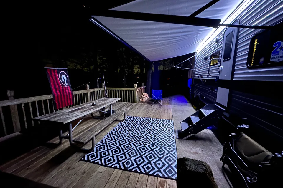 Road tripping, modern family bunkhouse!