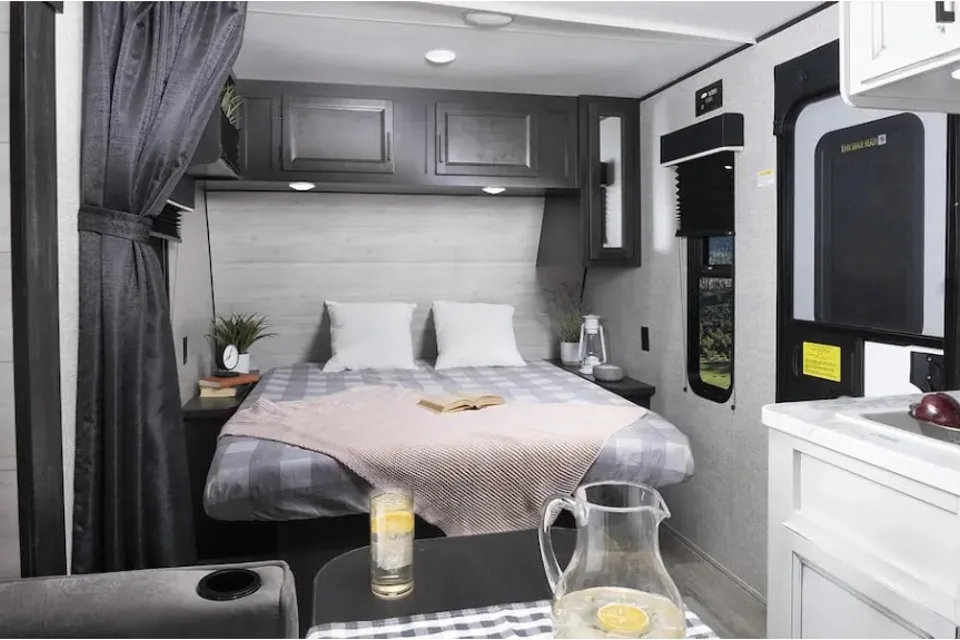 Road tripping, modern family bunkhouse!