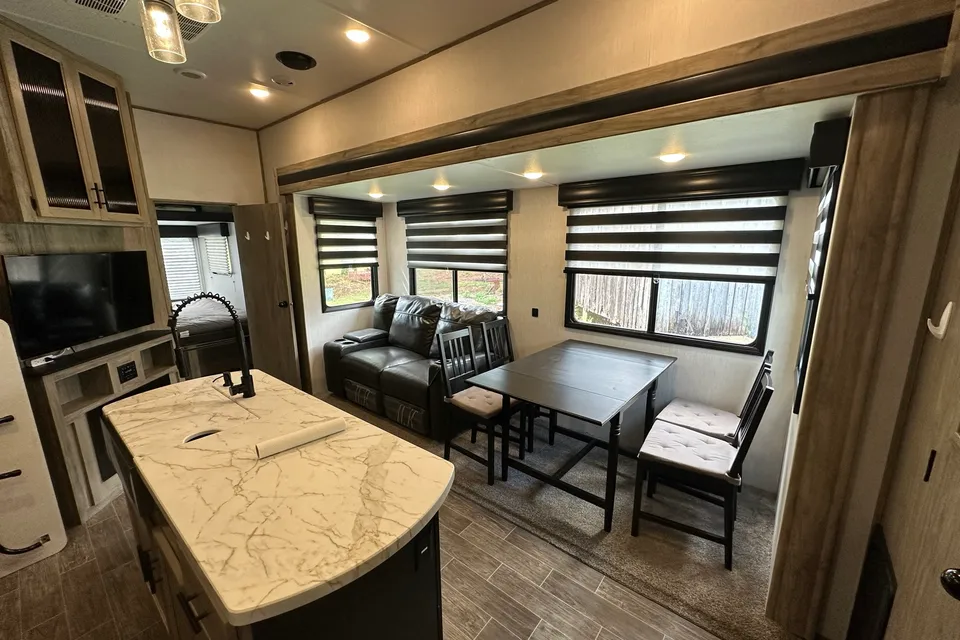 Forest River Artic Wolf 3770 Suite Fifth Wheel