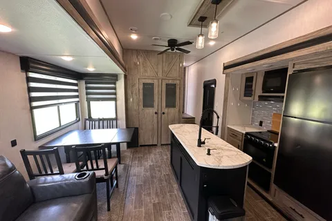 Forest River Artic Wolf 3770 Suite Fifth Wheel