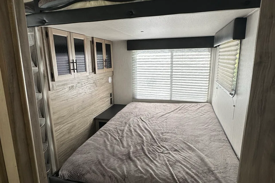 Forest River Artic Wolf 3770 Suite Fifth Wheel